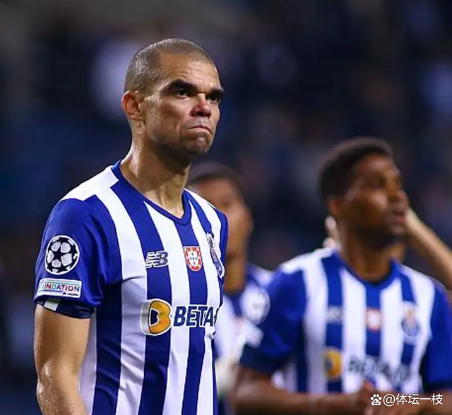 包含德甲倒计时，波尔图清晨完成体检，细节引发关注，压力陡增，身体对抗强度拉满的词条